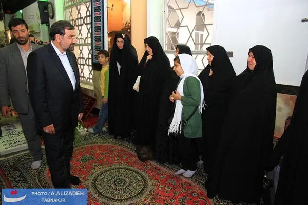 حضور محسن رضایی در گلزار شهدای آستانه اشرفیه و ادای احترام به مقام شامخ شهدای دفاع مقدس و دیدار با خانواده های محترم شهدا