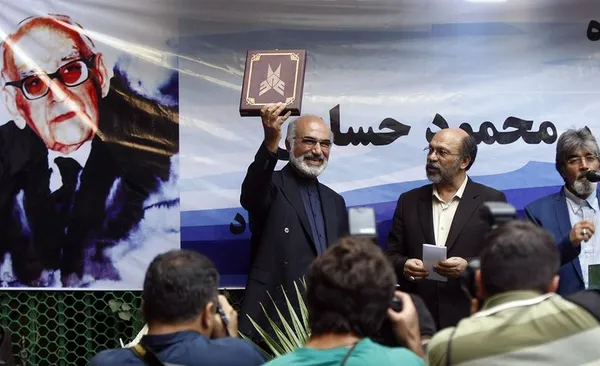 مهندس ایرج حسابی، فرزند مرحوم پرفسور حسابی در حاشیه مراسم گرامیداشت بیست و دومین سالگرد درگذشت پروفسور سید محمود حسابی پدر دانش فیزیک نوین در ایران روز پنجشنبه در محل منزل استاد در تجریش ./IRNA
