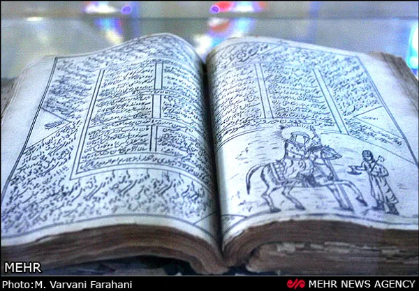 موزه چهارسوق یکی از موزه&zwnj;های شهر ساوه است که این بنا در اصل به عنوان محور اتصال راسته اصلی و محور اصلی بازار بوده و در دوره&zwnj;هایی از تاریخ نیز برای تکیه و برگزاری مراسم عزاداری از آن استفاده می&zwnj;شده است و اکنون تبدیل به موزه شده که در آن اشیای باستانی و ارزشمند مسی و سفالی، سکه، اسناد خطی، سنگ قبر و همچنین یکسری پیکره زن و مرد با پوشش&zwnj;های مختلف مردم ساوه در زمان قاجار به نمایش گذاشته شده است.