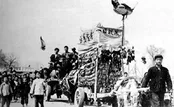 مردی که با بالن به آلمان غربی فرار کرد / فوران کوه وزوویوس و خرابی دهکده ترزینو / کمپین چهار آفت یا کمپین گنجشک در چین / هشت وسیله نقلیه تاریخی عجیب / جنگ چین و ژاپن به روایت تصاویر واقعی