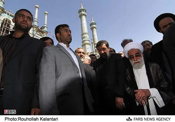 حضور آیت&zwnj;الله جنتی، محسن رضایی در تشییع پیکر مرحوم آیت&zwnj;الله طاهری خرم&zwnj;آبادی در قم
یکشنبه 17 شهریور ماه 1392
