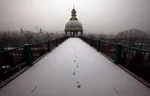 رد پایی که بر برف تازه ماه دسامبر در درگاه وردی بزرگترین پارک نیمه ساخته آسیا باقی مانده تنها مهمان ان روز سرزمین عجایب بود