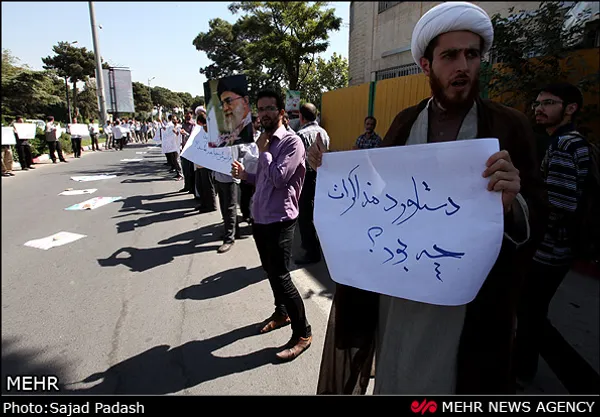 اعتراض به مذاکرات در مراسم استقبال از روحانی در فرودگاه مهرآباد