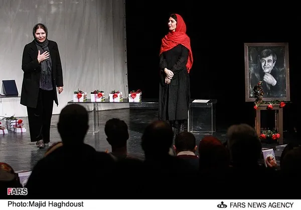 حضور هما روستا همسر مرحوم حمید سمندریان در مراسم جشن پایان سال انجمن کارگردانان تئاتر