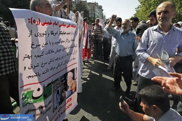 راهپیمایی نمازگزاران نماز جمعه تهران در اعتراض به سخنرانی اوباما در سازمان ملل
