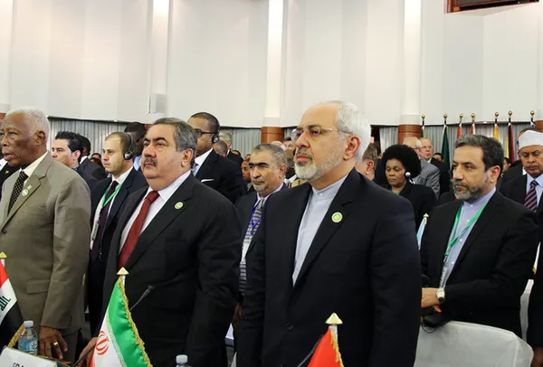هفدهمین اجلاس میان&zwnj;دوره&zwnj;ای وزیران امور خارجه کشورهای عضو جنبش عدم تعهد، روز چهارشنبه با حضور محمدجواد ظریف، وزیر امور خارجه جمهوری اسلامی ایران در کاخ ملت&zwnj;ها (قصر الامم) الجزیره پایتخت الجزایر آغاز به کار کرد./IRNA

