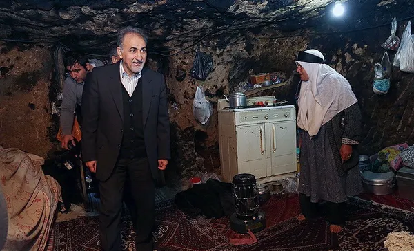 بازدید رییس میراث فرهنگی از روستای صخره ای میمند
