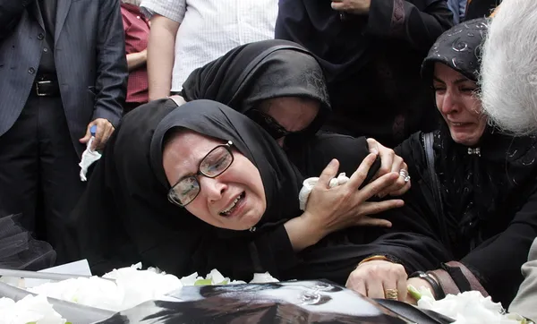 پیکر مرحوم &laquo;عبدالمجید حسینی راد&raquo; هنرمند نقاش با حضور جمعی از هنرمندان، دانشجویان و اساتید از مقابل پردیس هنرهای زیبای دانشگاه تهران تشییع شد./IRNA
