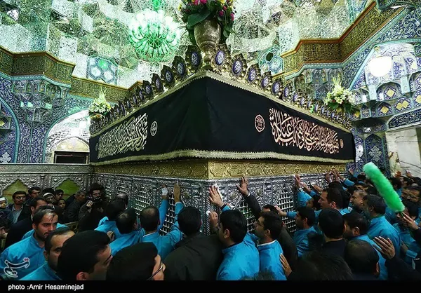  غبارروبی ضریح مطهر حضرت معصومه (س) توسط شهرداران 