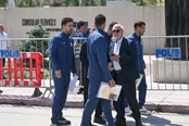 اقدام همزمان ایران برای ویزای آمریکا و کانادا/ لبخند ملی‌پوشان پشت درهای سفارت!