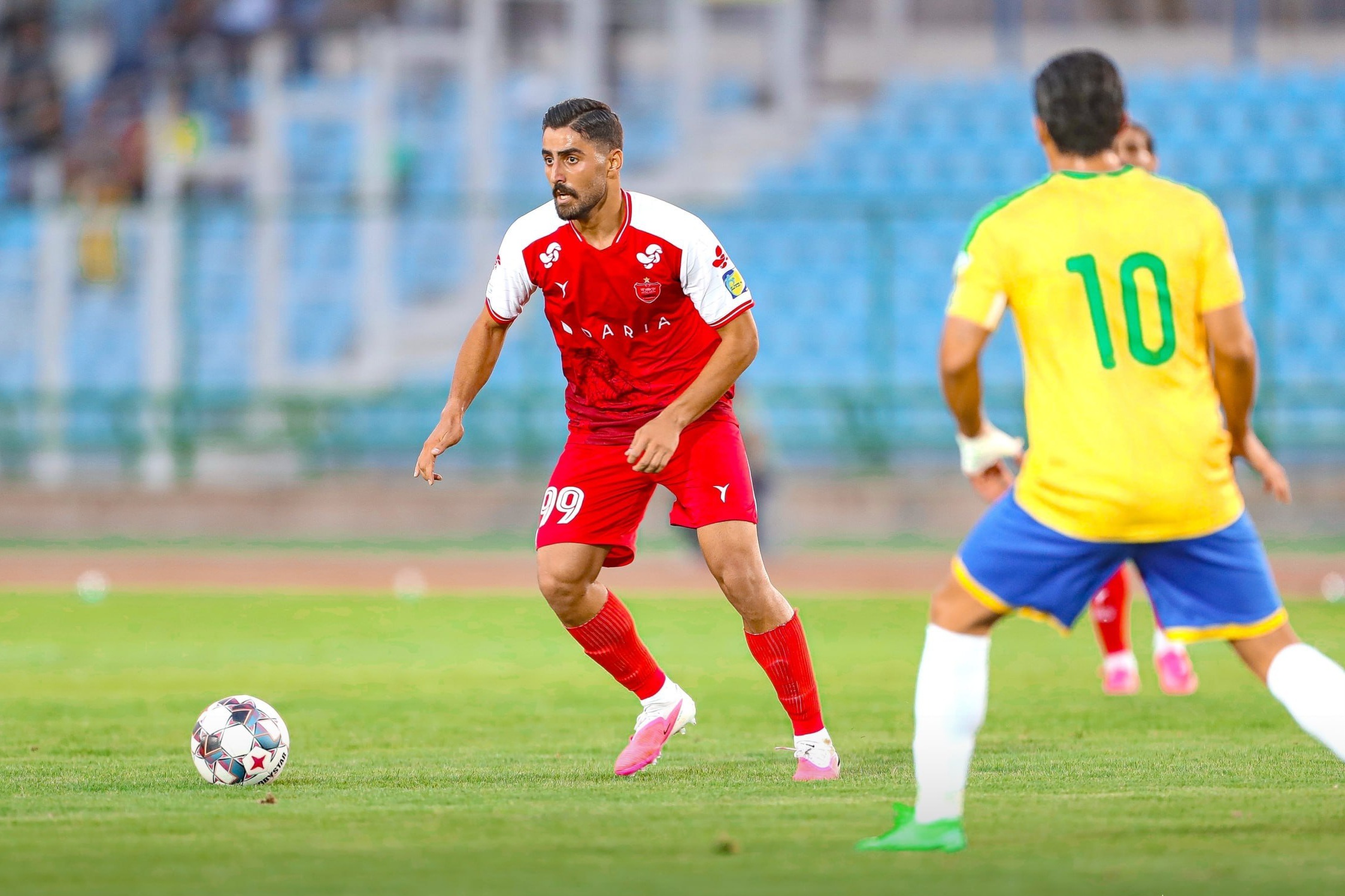 پرسپولیس از استقلال عبور کرد، به تراکتور چسبید پرسپولیس از استقلال عبور کرد، به تراکتور چسبید