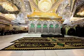 تعویض پوشش ضریح مطهر امام حسین(ع)