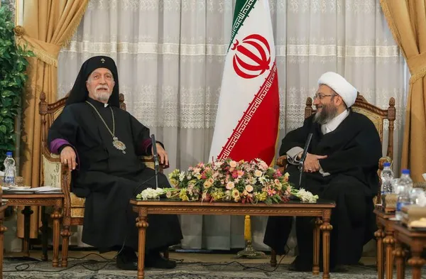 دیدار رهبر ارامنه کاتولیک جهان با صادق آملی لاریجانی، رئیس قوه قضاییه. /ISNA
