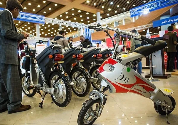 جشنواره موتورهای برقی از ۱۳ تا ۱۷ آذر در مرکز دایمی همایش&zwnj;های شهرداری تهران در بوستان گفت&zwnj;و&zwnj;گو از ساعت ۱۴ الی ۲۱ برپاست./TASNIM

