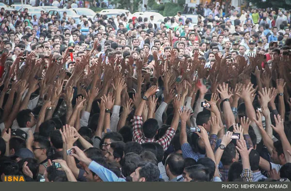 شادی مردم پس از راهیابی تیم ملی کشورمان به جام جهانی