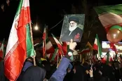 سی ان ان: مراسم تشییع پیامی چالش برانگیز برای ترامپ است/ واشنگتن پست: پیکر با پرچم ایران به مصلی رسید
