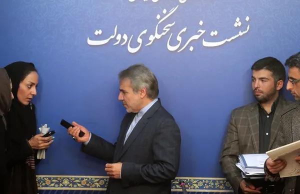 تهران-محمدباقر نوبخت روز (چهارشنبه) پس از پایان جلسه هیات دولت در نشست خبری به سوالات خبرنگاران پاسخ داد./IRNA
