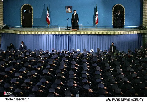 فرماندهان و پرسنل نیروی هوایی ارتش در روز پنج شنبه 19 بهمن و در سالگرد بیعت همافران با امام خمینی(ره) به دیدار فرمانده معظم کل قوا رفتند. حضرت آیت الله خامنه ای در این دیدار سخنان مهمی بیان نمودند که اشاره به اختلاف های اخیر رخ داده در سطح کشور بخشی از آن بود. ایشان در فراز مهمی از سخنان خود در خصوص ارتباط با آمریکا فرمودند: &laquo; توپ در زمین شماست، چرا که شما باید پاسخگو باشید، آیا سخن گفتن از مذاکره همزمان با ادامه فشار و تهدید، &zwnj;اصولاً معنایی دارد؟ مذاکره برای اثبات حسن نیت است، شما از سر سوءنیت ده&zwnj;ها کار انجام می&zwnj;دهید و بعد به زبان می&zwnj;گویید، مذاکره! آیا ملت ایران می&zwnj;تواند باور کند که شما حسن نیت دارید؟&raquo;
19 بهمن 1391