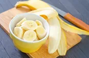 با پوست موز شیرینی و نان درست کنید!