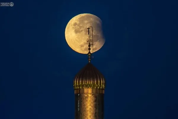 تصویری از ماه&zwnj;گرفتگی بر فراز شهر نجف اشرف