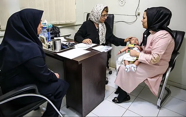 طرح جهادی ویزیت رایگان پزشکان علوم پزشکی دانشگاه تهران صبح پنجشنبه در مرکز درمانی الغدیر اسلامشهر برگزار شد./FARS
