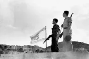در جنگ اسرائیل و شیطان، ما کنار شیطان می‌ایستیم / گلدا مئیر: خودم پاسپورت‌ فلسطینی‌ داشتم! / حمله زن فلسطینی به اعضای طالبان در کانادا / چگونه اروپا با ایجاد واحد پولی یورو منتفع شد؟