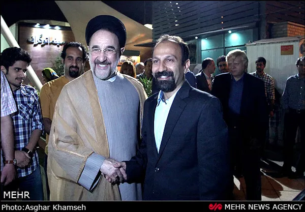 اکران خصوصی فیلم گذشته به کارگردانی اصغر فرهادی بامداد روز یکشنبه با حضورسید محمد خاتمی وجمعی از هنرمندان درموزه سینما برگزارشد. خاتمی در این برنامه از امیداورای&zwnj;اش برای حضور احمد مسجد جامعی در وزارت ارشاد دولت روحانی خبر داد.
یک&zwnj;شنبه ۲۳ تیر ۱۳۹۲

