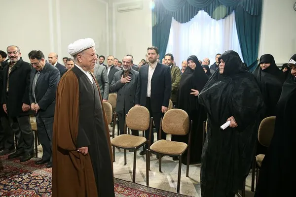 دیدار اعضای ستاد بزرگداشت شهدای منصورون با رییس مجمع تشخیص مصلحت نظام ./ISNA
