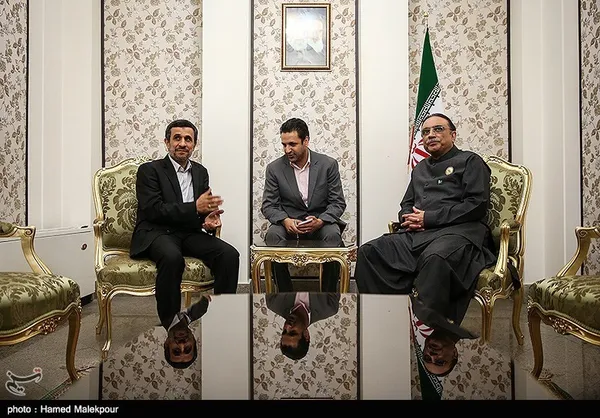 دیدار آصف علی زرداری رئیس جمهور پاکستان با محمود احمدی نژاد رئیس جمهور سابق