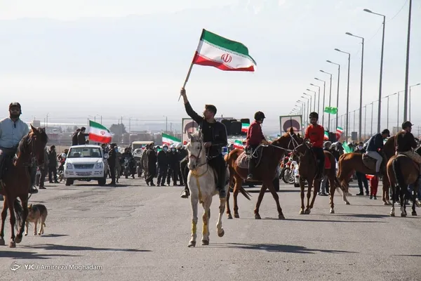 راهپیمایی متفاوت در سبزوار همراه با رژه اسب&zwnj;ها 