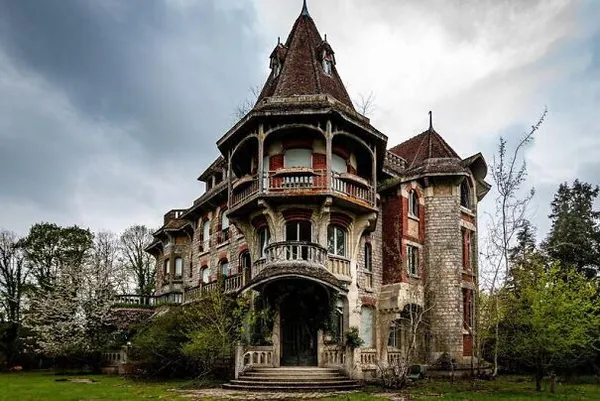 عمارت کولیمکون در نزدیکی پاریس، فرانسه