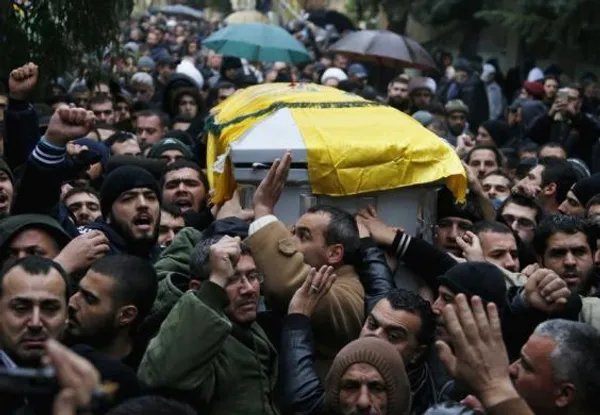 مراسم تشییع جنازه " حسان اللقیس" یکی از فرماندهان ارشد حزب الله لبنان