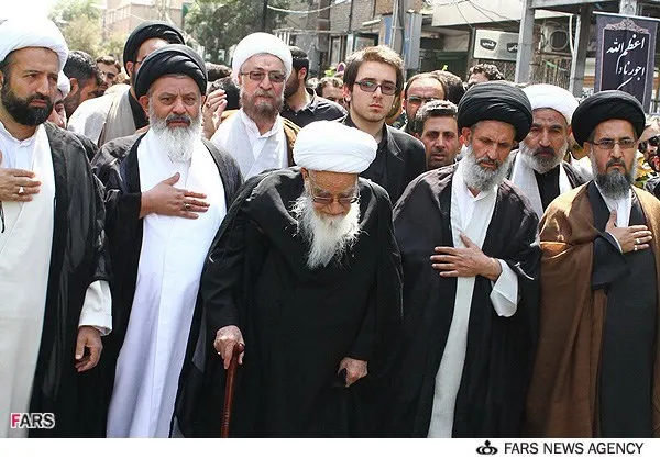 عزاداری و پیاده&zwnj;روی آیت الله صافی گلپایگانی از مراجع عظام تقلید در قم
