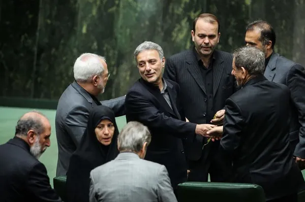 &laquo;محمود نیلی احمد آبادی&raquo; سومین وزیر پیشنهادی علوم، تحقیقات و فناوری نتوانست از مجلس رای اعتماد کسب کند. صلاحیت وی در جلسه روز چهارشنبه بررسی شد و او از مجموع ۲۴۶ رای اخذ شده توانست فقط ۷۹ رای موافق کسب کند./MNA
