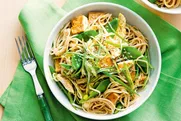 طرز تهیه سالاد نودل و مرغ