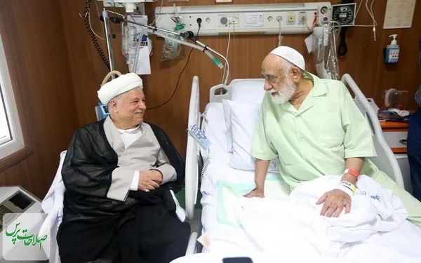 تصلویر عیادت از مرحوم طباطبایی مربوط به تاریخ پجشنبه 7 مرداد 1395 می باشد