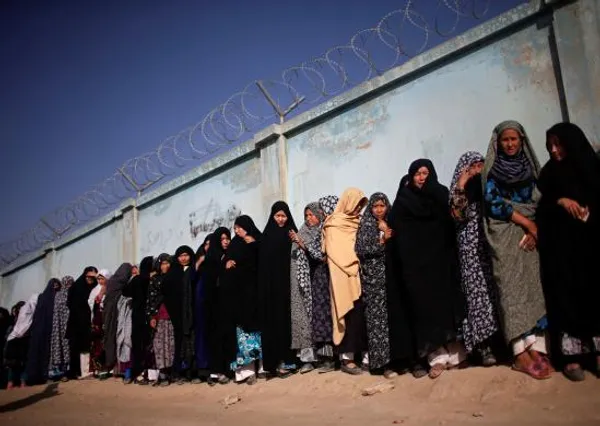 دور دوم انتخابات افغانستان در روز شنبه برگزار شد. منابع غیر موثق پیروزی عبدالله عبدلله را پیش&zwnj;بینی کرده اند.
