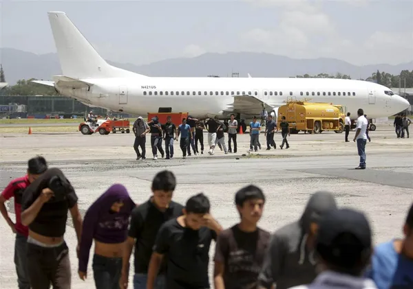 اخراج۱۲۶ مهاجر غیر قانونی گواتمالایی از ایالات متحده./Reuters