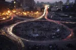 10 فوریه 2011/ میدان التحریر قاهره، لحظاتی پس از انتشار بیانیه حسنی مبارک مبنی بر کناره گیری از قدرت/ (Photo by Chris Hondros/Getty Images