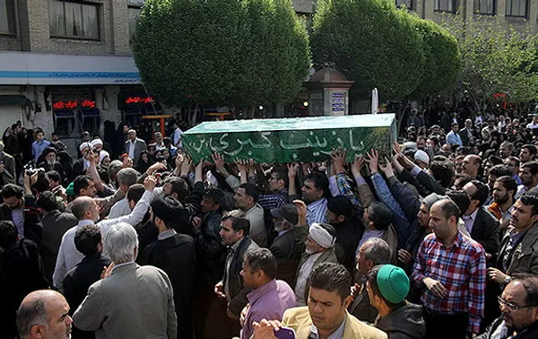 روز پنجشنبه، مراسم تشییع پیکر شهید قاسم شجاعی، مدافع حرم حضرت زینب (س) با حضور گسترده مردم از مهدیه مشهد به سمت حرم رضوی برگزار شد./MEHR
