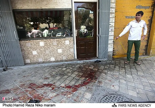 سرقت از طلا فروشی در خیابان کاشانی اصفهان که منجر به قتل صاحب طلافروشی و خودکشی سارق شد.