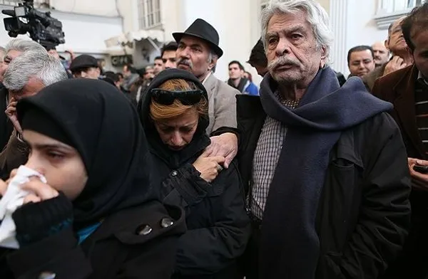 منوچهر و متانت اسماعیلی در حاشیه مراسم تشییع پیکر مرحوم احمد رسول&zwnj;زاده پیشکسوت دوبله ایران./FARS
