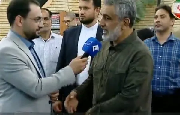 سردار حاجی زاده فرمانده هوفضای سپاه:  از مردم رای گیری موجب اقتدار است، یک خواهش دارم که تنبلی نکنند. شاید انتقاداتی هم باشد، اما هر رای مانند یک تیر موشک است.
وی ادامه داد: رأیی که ملت شریف ایران در صندوق می&zwnj;اندازند، به افزایش قدرت، اقتدار و هویت ایران در منطقه و دنیا کمک می&zwnj;کند.