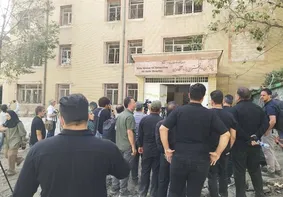 بازدید خبرنگاران خارجی از ویرانه‌های زندان اوین + عکس