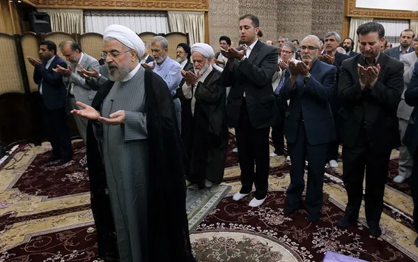 جمعی از شخصیت های اصولگرا پنجشنبه شب با حجت الاسلام حسن روحانی رییس جمهوری دیدار کردند./President O.W
