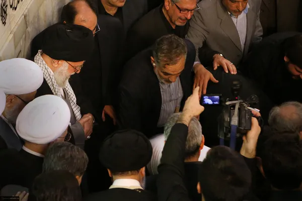 رهبر انقلاب در مراسم خاکسپاری پیکر آیت&zwnj;الله طبسی