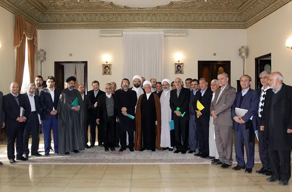 اعضای هیات رئیسه دانشگاه آزاد و نمایندگان رئیس دانشگاه در هیات های امنای استانی روز چهارشنبه با آیت الله هاشمی رفسنجانی دیدار کردند/ایرنا
