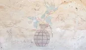 نارنجکی با سه شاخه رز