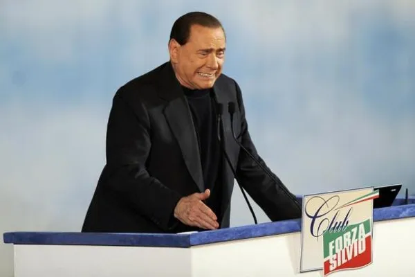واکنش سیلویو برلوسکونی&zwnj;، نخست وزیر سابق ایتالیا به راه&zwnj;اندازی باشگاهی به نام "Forza Silvio" (برو سیلویو) در شهر رم
