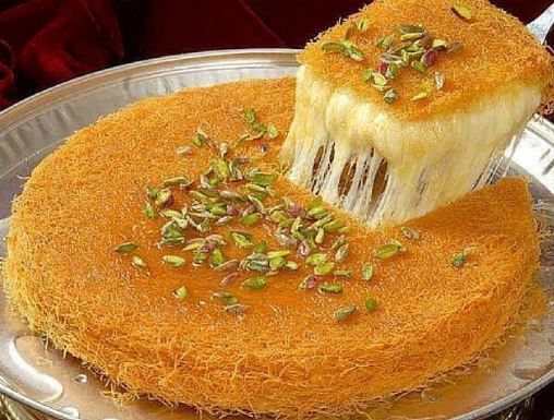 خوراک Konafah (کونفه): این خوراک از پنیر تشکیل شده است که بین لایه‌هایی از آرد سبوس دار یا رشته‌های خرد شده قرار می‌گیرد و خوراک مشهور در بین اهالی خاورمیانه است، این خوراک نوعی شیرینی است و همراه با مخلوطی از دانه‌های آجیل نیز سرو می‌شود.